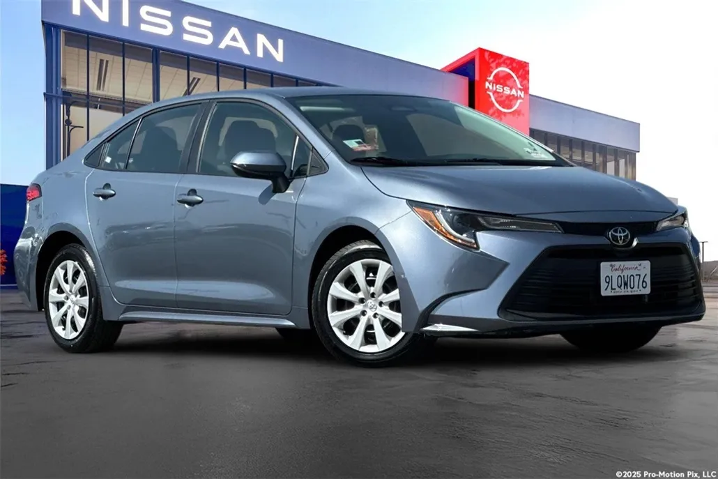 2024 Toyota Corolla LE photo 1