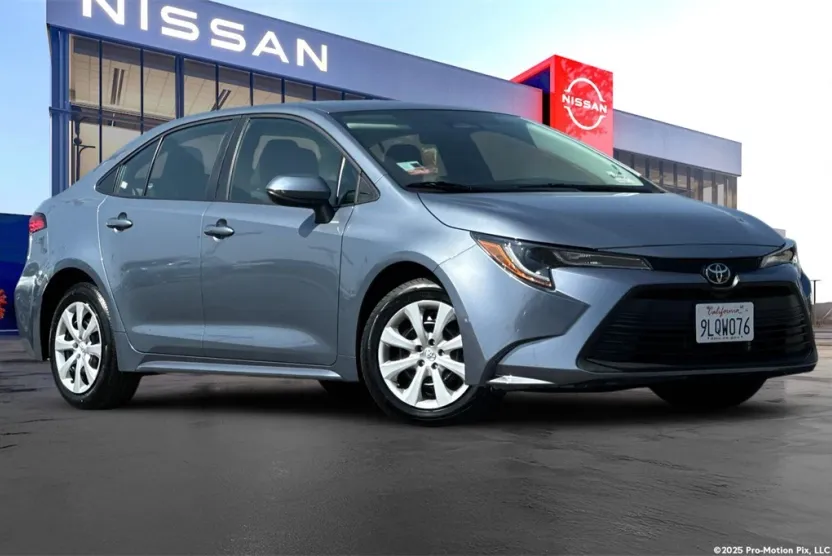 2024 Toyota Corolla LE photo 1