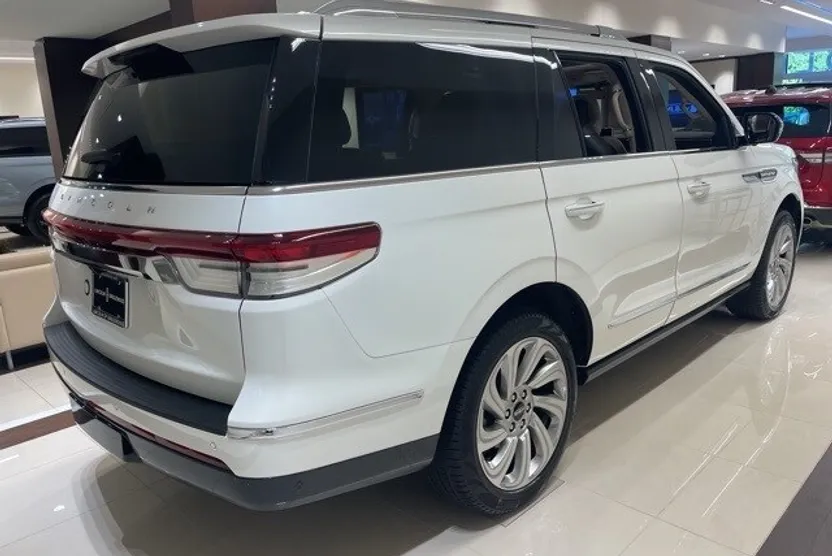 2024 Lincoln Navigator Reserve photo 1