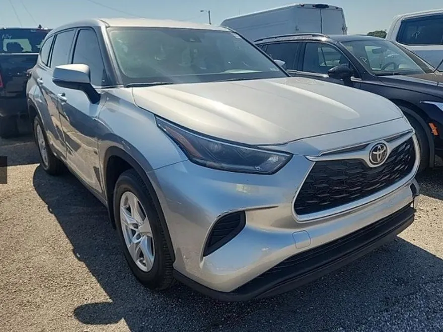 2021 Toyota Highlander L photo 1