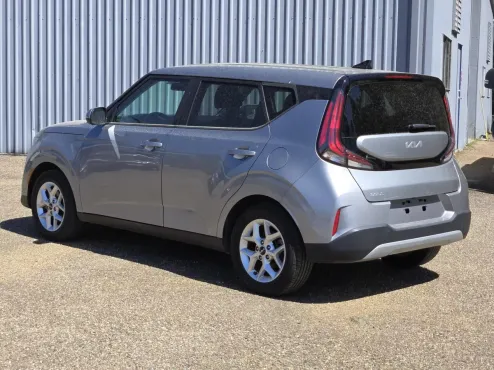 2023 Kia Soul LX photo 4