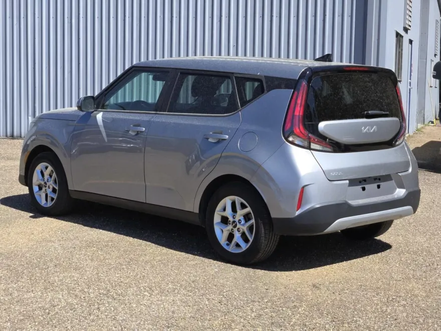 2023 Kia Soul LX photo 4