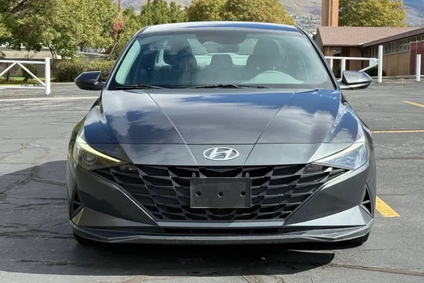 2021 Hyundai Elantra SEL photo 1