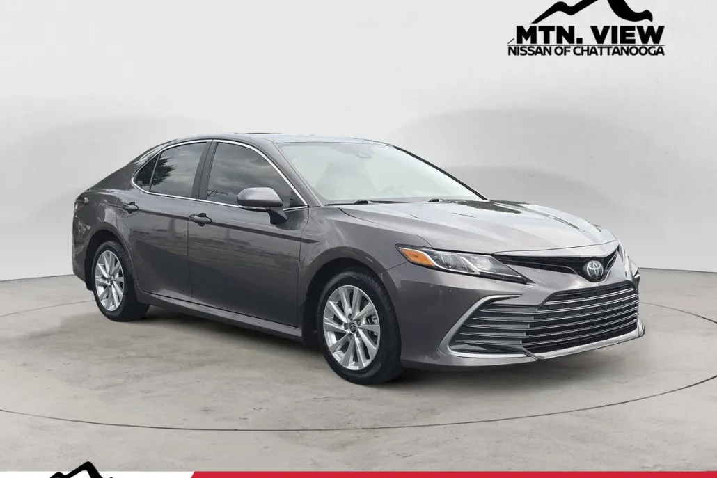 2023 Toyota Camry LE photo 1