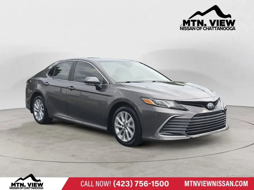 2023 Toyota Camry LE photo 1