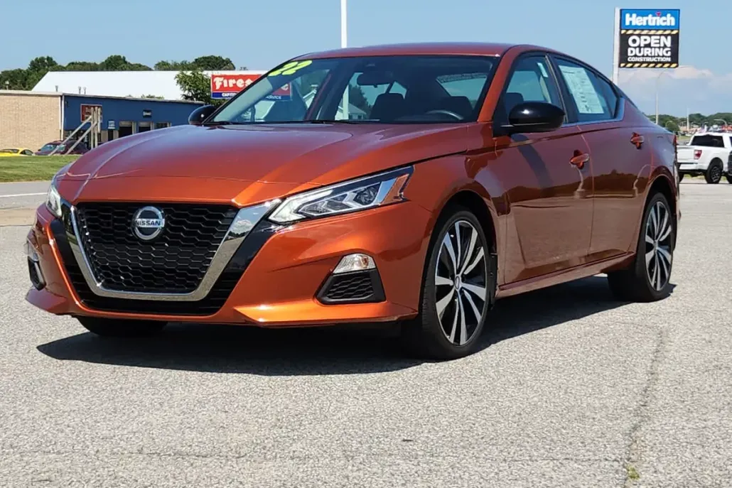 2022 Nissan Altima 2.5 SR photo 1