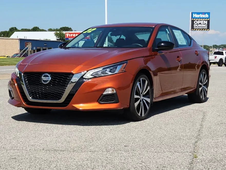 2022 Nissan Altima 2.5 SR photo 1