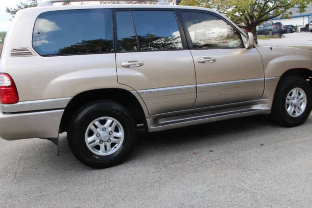 1999 Lexus LX 470 photo 1