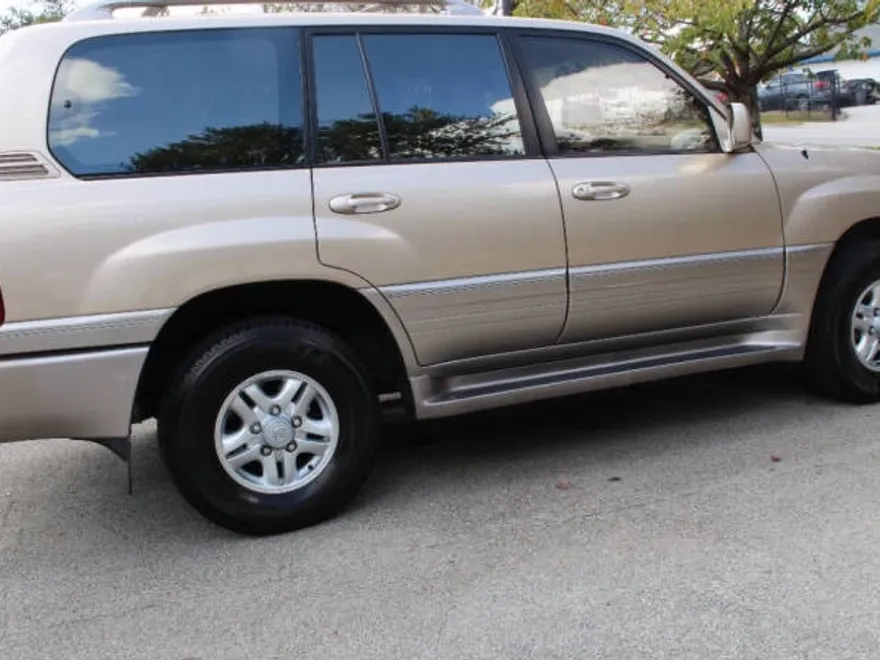 1999 Lexus LX 470 photo 1