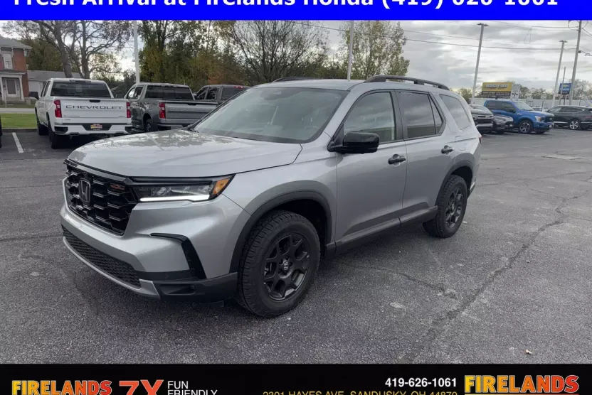 2025 Honda Pilot TrailSport photo 1