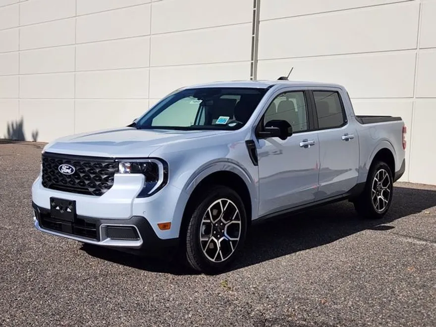 2025 Ford Maverick Lariat photo 1