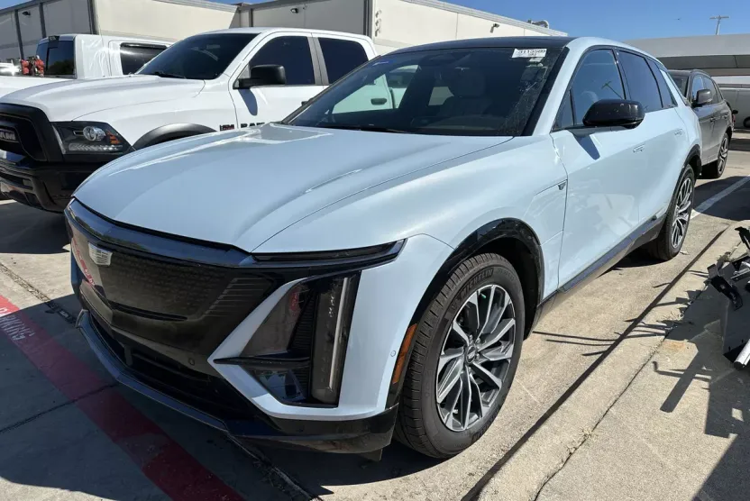 2024 Cadillac Lyriq Sport photo 1