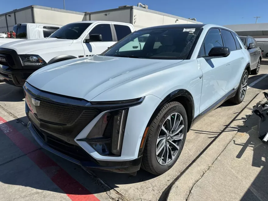 2024 Cadillac Lyriq Sport photo 1