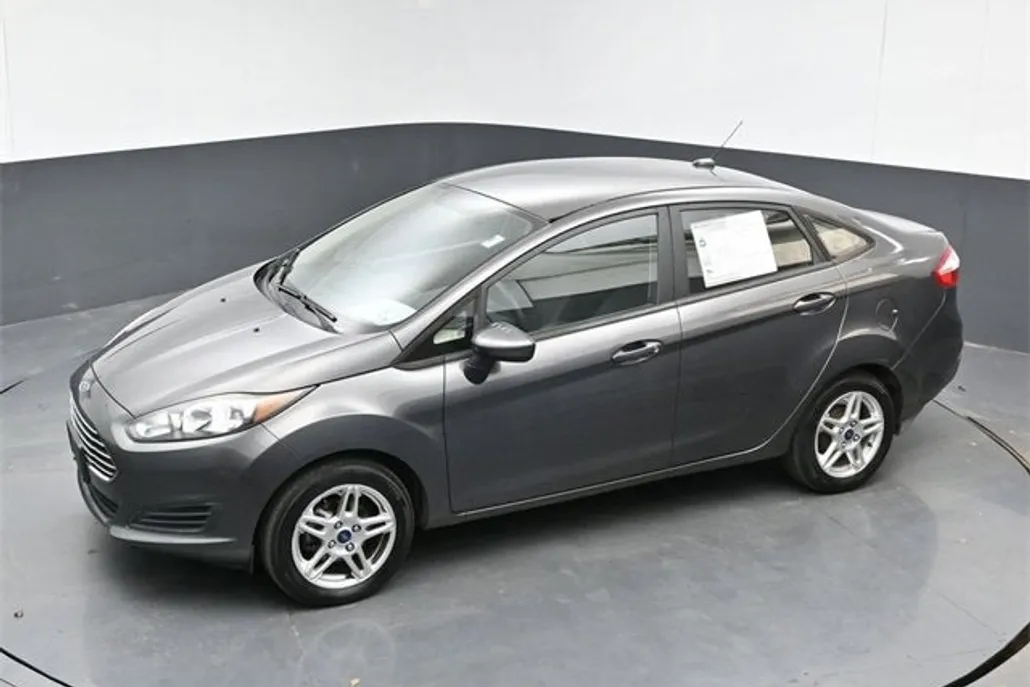 2017 Ford Fiesta SE photo 1