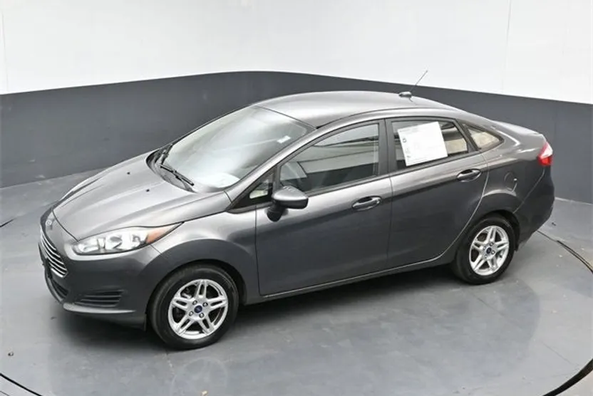 2017 Ford Fiesta SE photo 1
