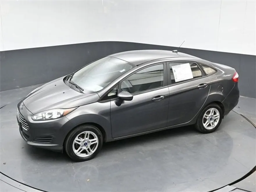 2017 Ford Fiesta SE photo 1