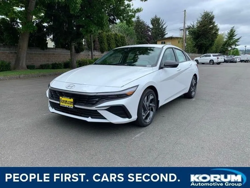 2025 Hyundai Elantra Blue SEL Sport photo 1