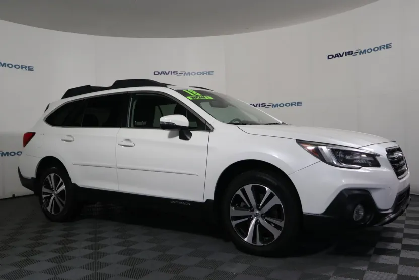 2018 Subaru Outback Limited photo 1