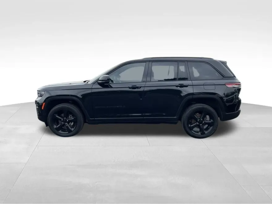 2023 Jeep Grand Cherokee Altitude photo 1
