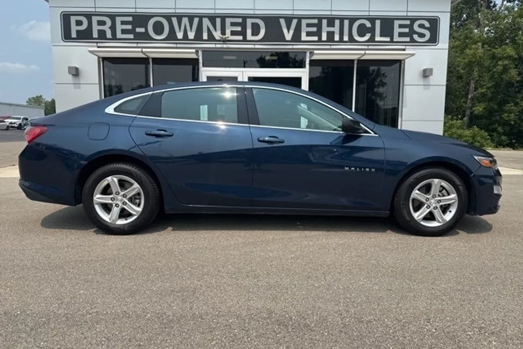 2022 Chevrolet Malibu 1LT photo 1