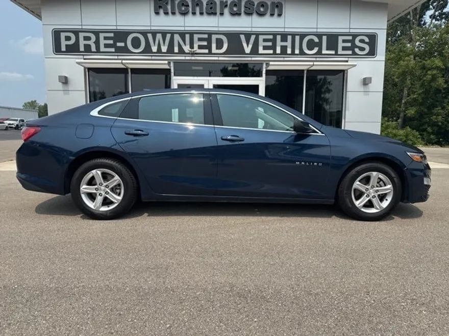 2022 Chevrolet Malibu 1LT photo 1