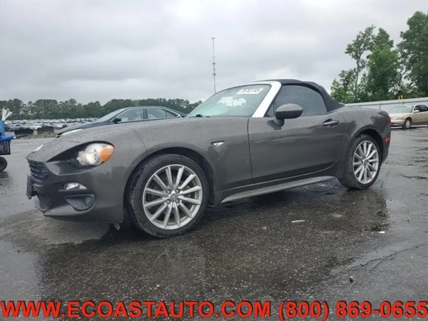 2017 Fiat 124 Spider Lusso photo 1