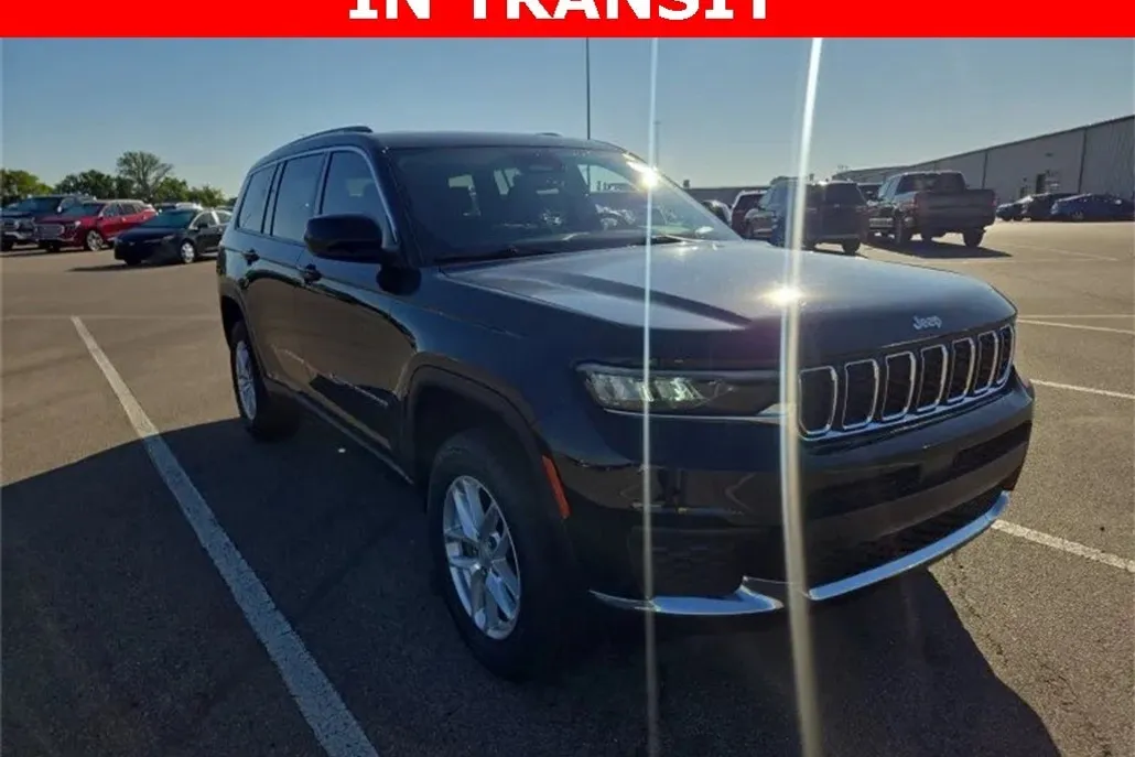 2022 Jeep Grand Cherokee Laredo photo 1