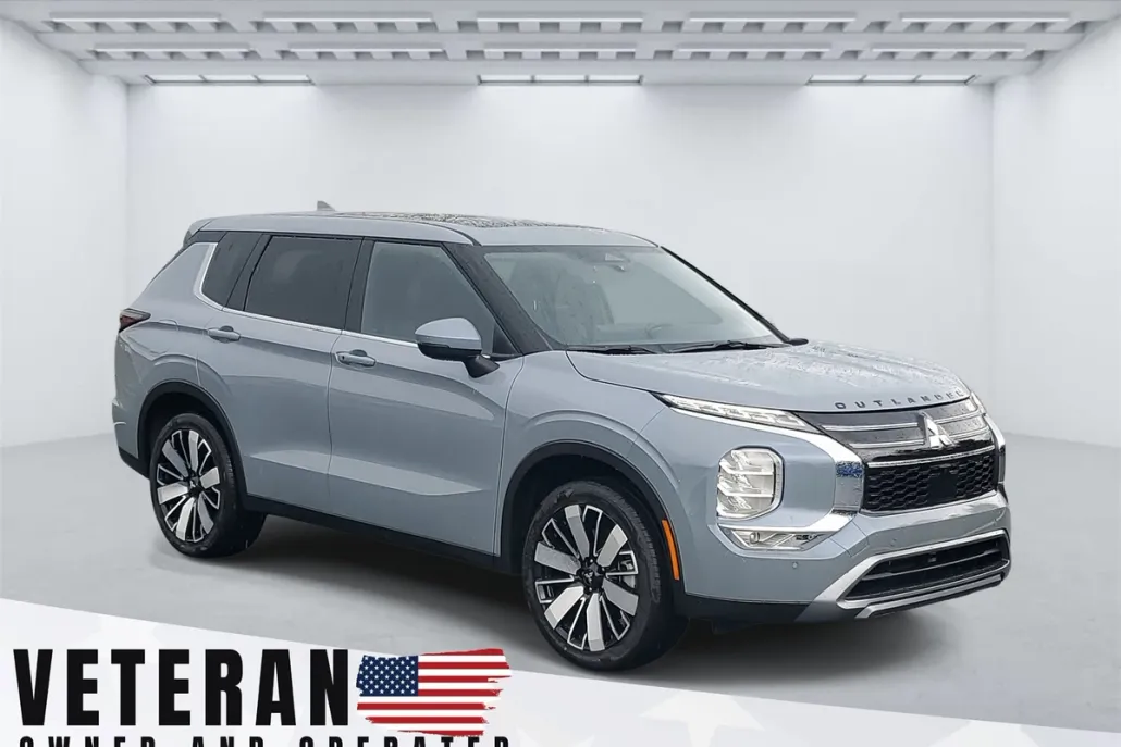 2025 Mitsubishi Outlander SE photo 1