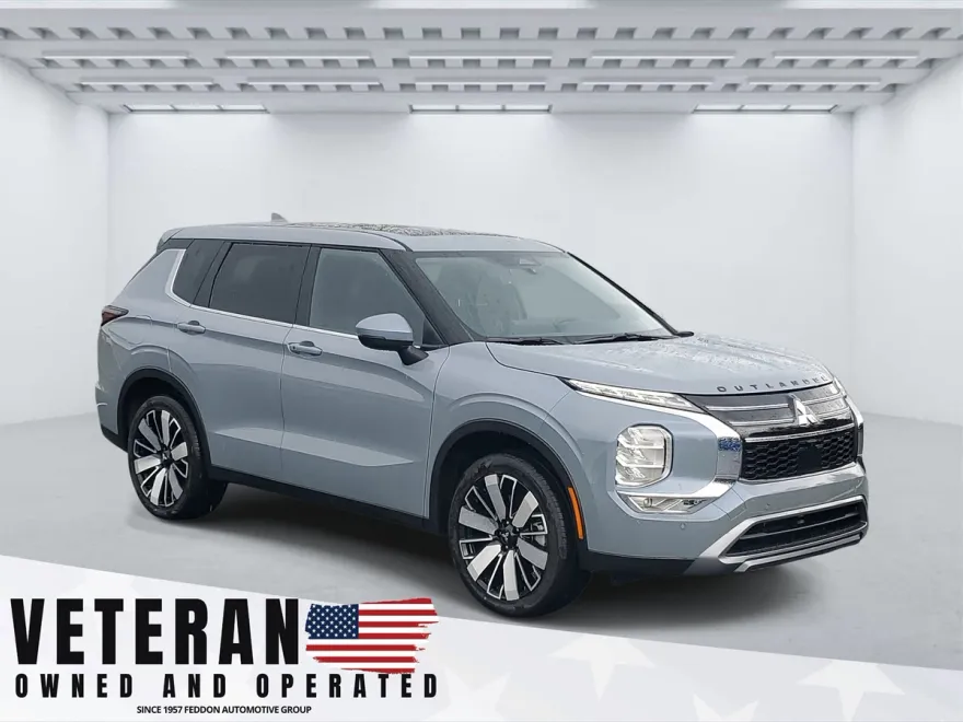 2025 Mitsubishi Outlander SE photo 1