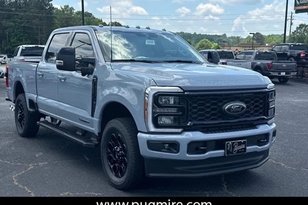 2025 Ford F-250 Lariat photo 1