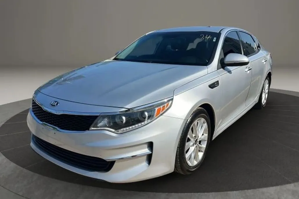 2017 Kia Optima EX photo 1