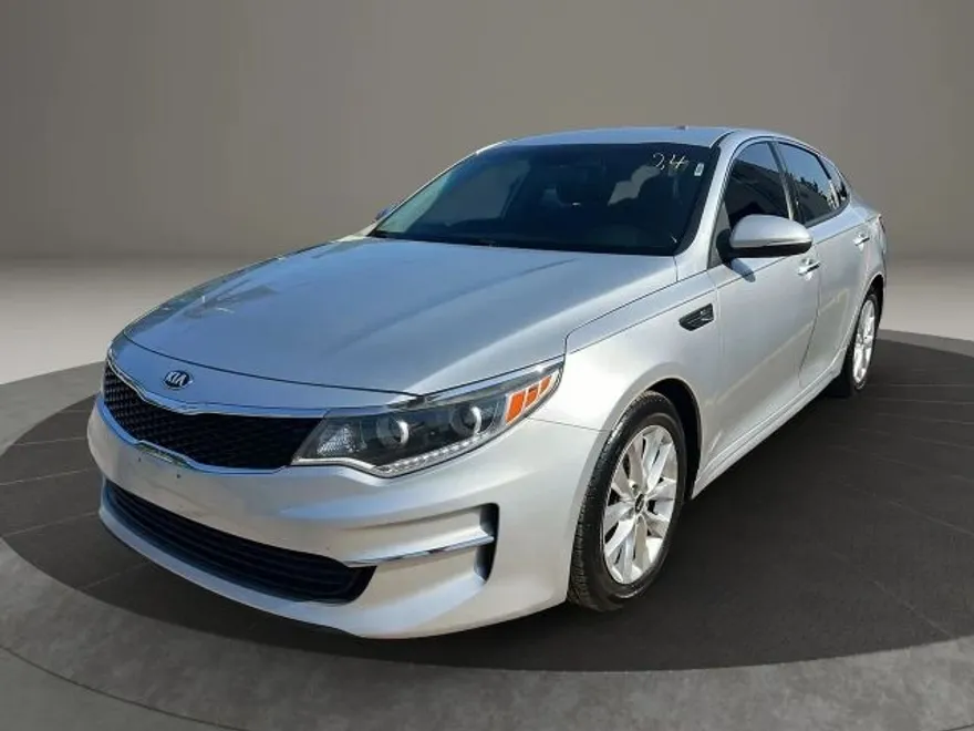 2017 Kia Optima EX photo 1