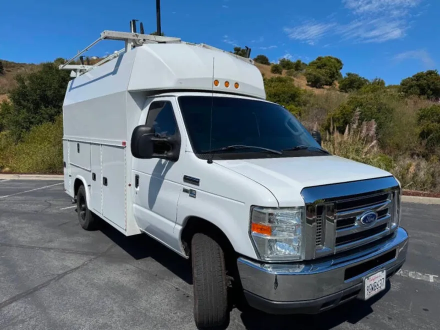 2015 Ford E-350 photo 1