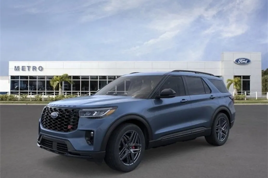 2025 Ford Explorer ST photo 1