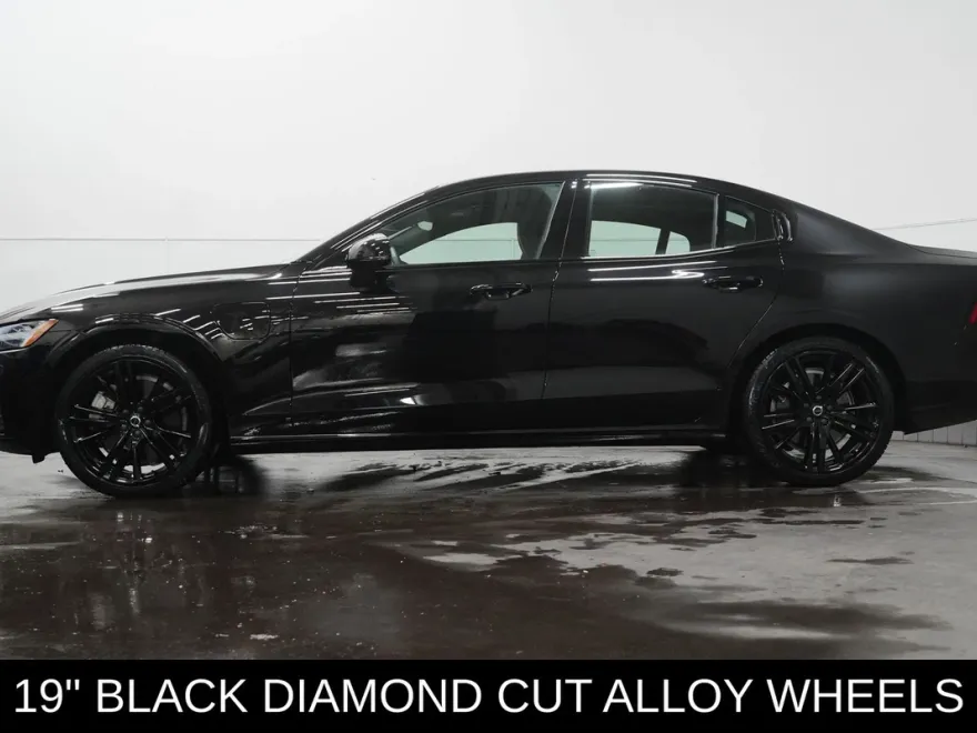 2024 Volvo S60 T8 Plus Black Edition photo 1