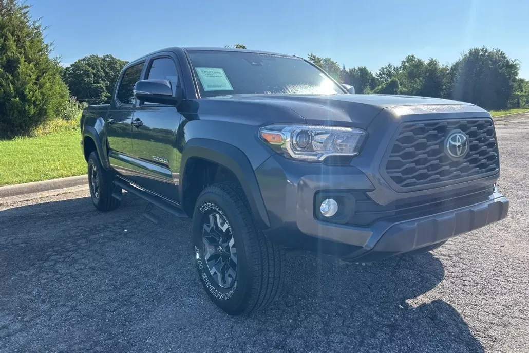 2020 Toyota Tacoma TRD Off-Road photo 1