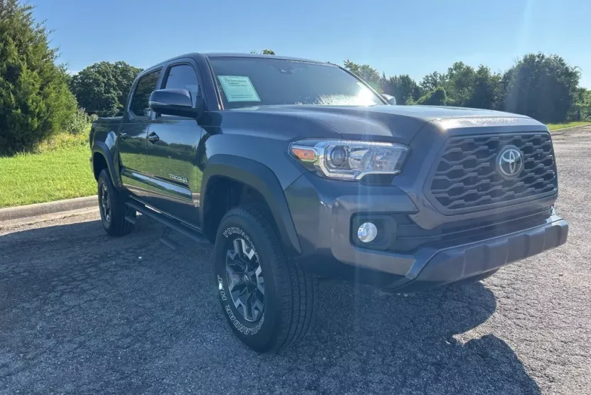 2020 Toyota Tacoma TRD Off-Road photo 1