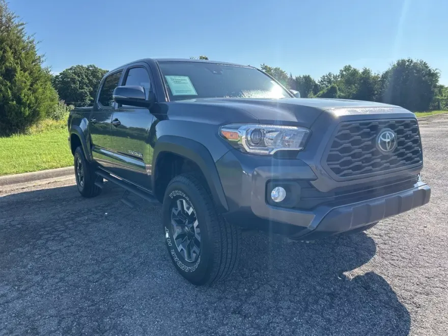 2020 Toyota Tacoma TRD Off-Road photo 1