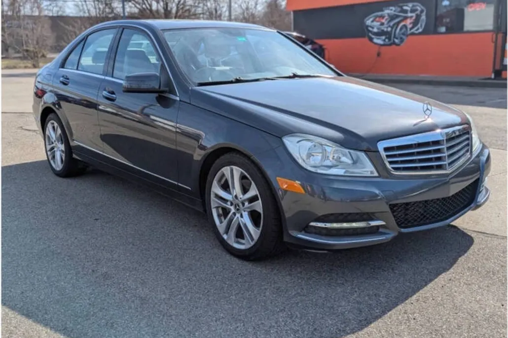 2013 Mercedes Benz C 250 Luxury photo 1