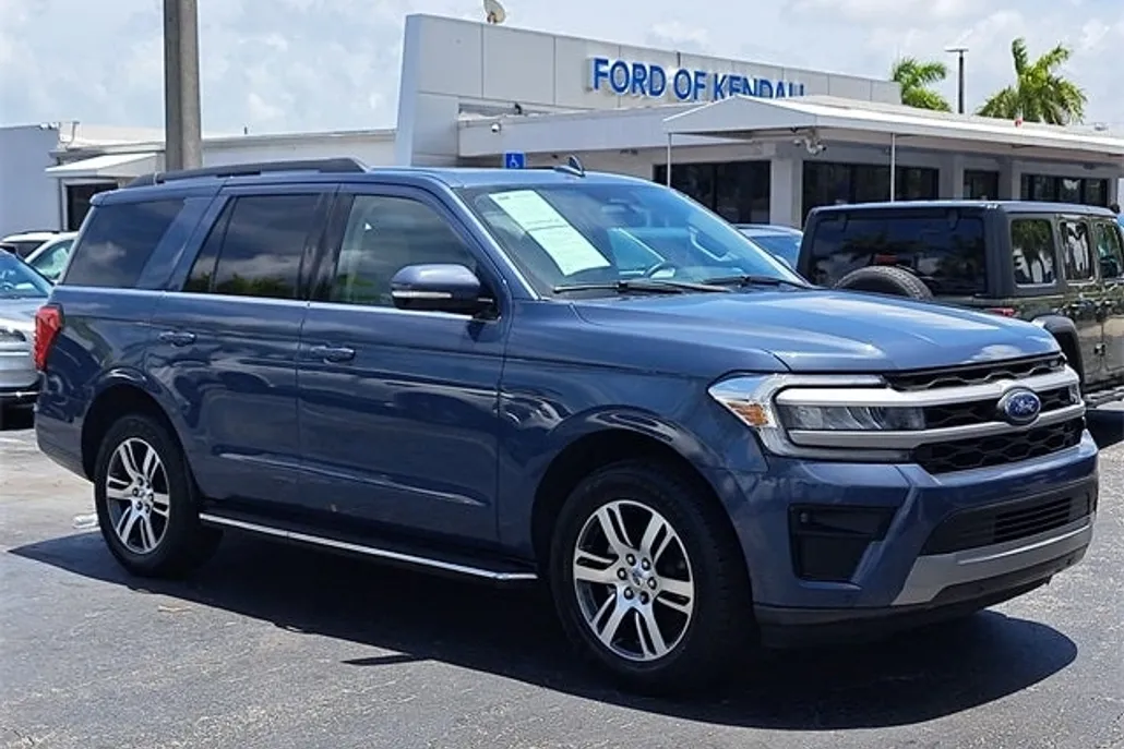 2022 Ford Expedition XLT photo 1