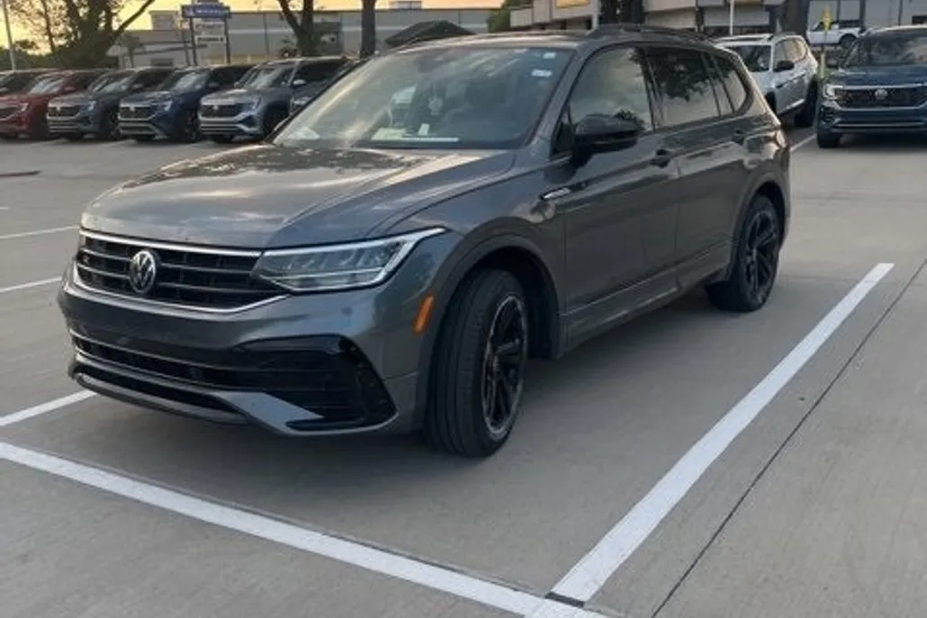 2023 Volkswagen Tiguan SE R-Line Black photo 1