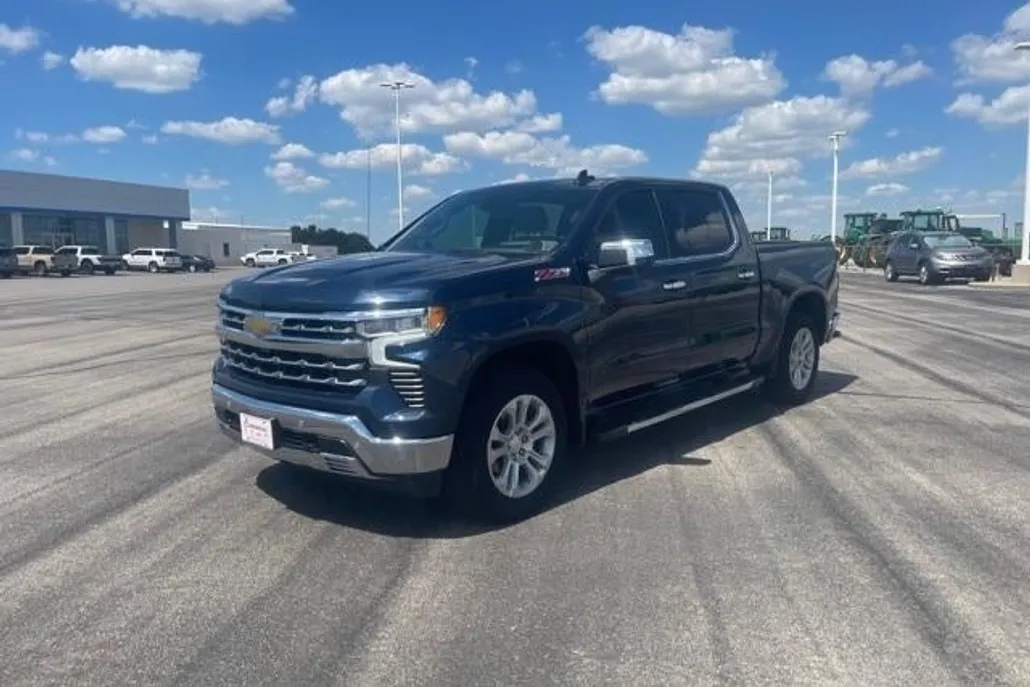 2022 Chevrolet Silverado 1500 LTZ photo 1