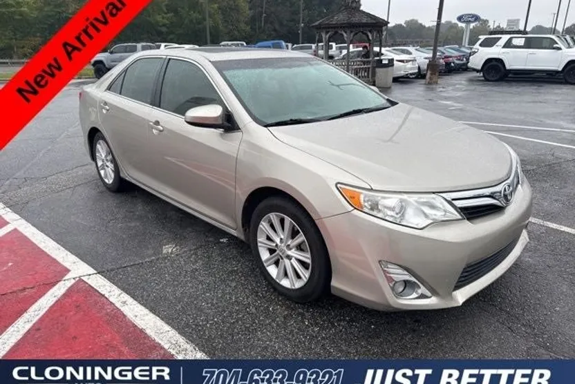 2014 Toyota Camry XLE photo 1