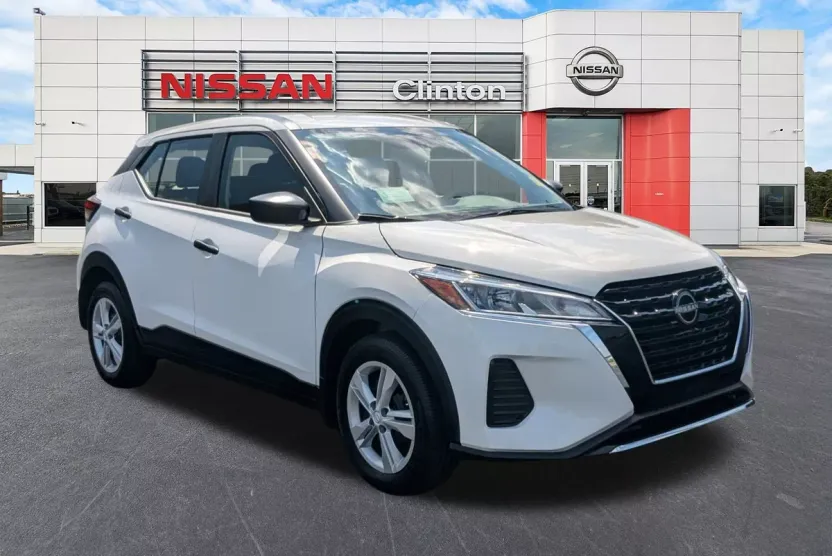 2025 Nissan Kicks Play S photo 1