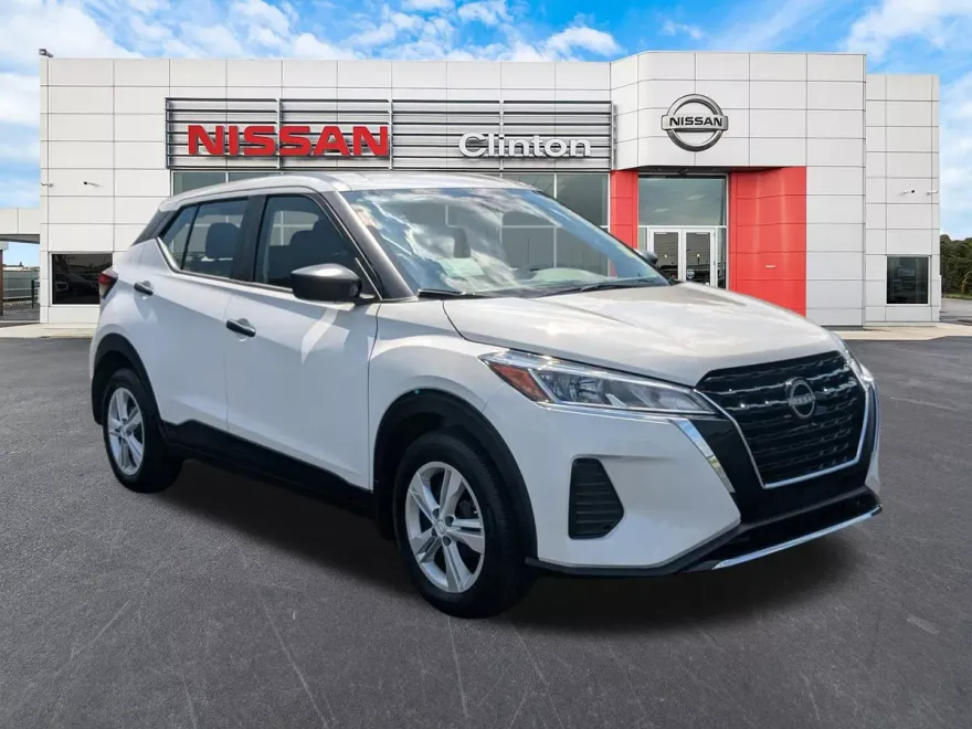 2025 Nissan Kicks Play S photo 1