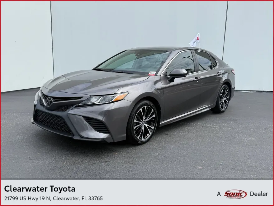 2020 Toyota Camry SE photo 1