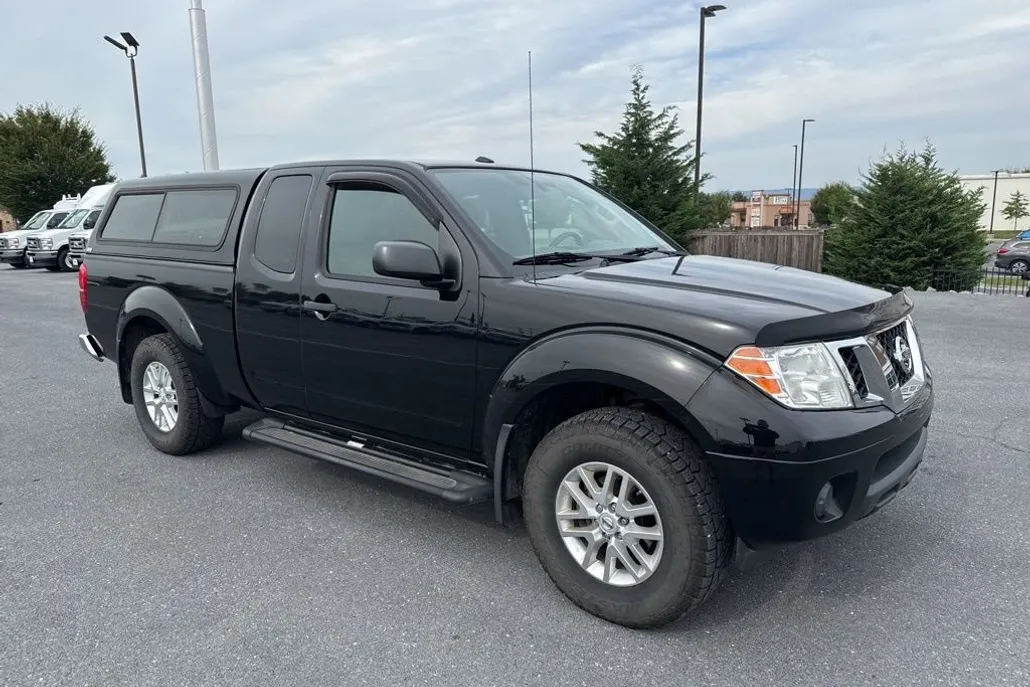 2015 Nissan Frontier SV photo 1