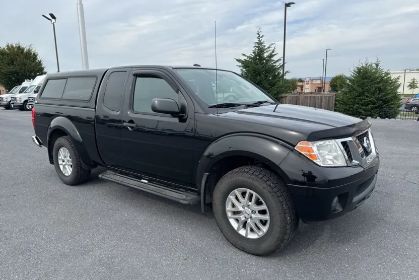 2015 Nissan Frontier SV photo 1