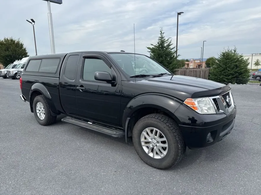 2015 Nissan Frontier SV photo 1