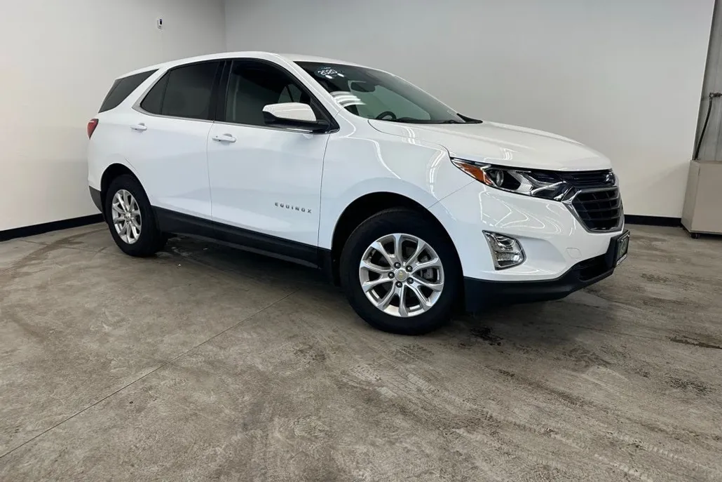 2020 Chevrolet Equinox LT photo 1